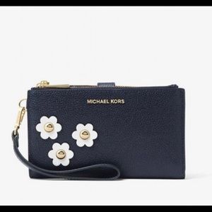 Michael Kors Wristlet wallet